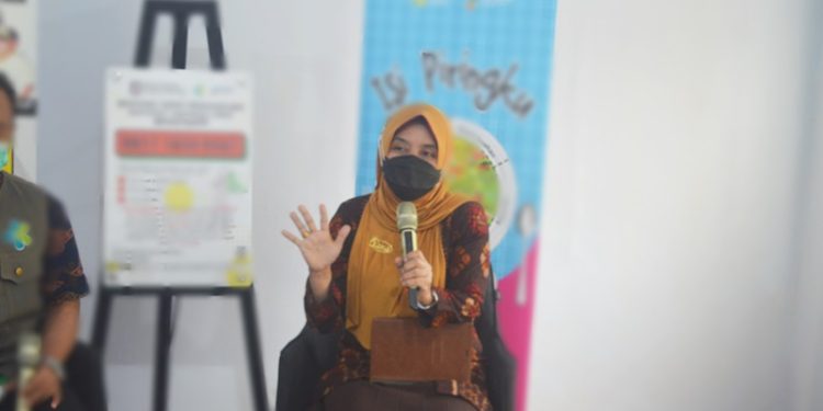 Kepala Dinas Kesehatan Provinsi Gorontalo, dr Yana Yanti Suleman saat memberikan keterangan di konferensi pers, Jumat (28/1/2022). (Foto: Putra/Gopos)