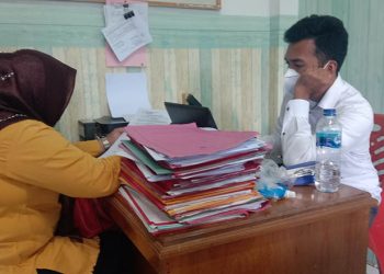 Kades Buntulia Jaya saat menyampaikan laporan ke Polres Pohuwato
