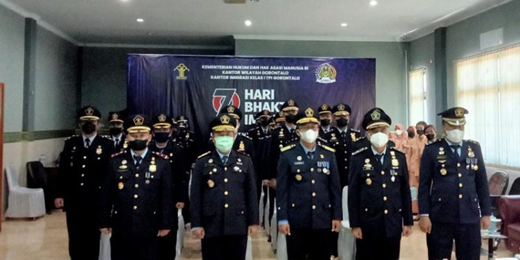 Deklarasi janji kerja dan penandatanganan akta integritas kantor imigrasi kelas I TPI Gorontalo tahun 2022, Kamis (27/1/2022). Foto : Sari/gopos