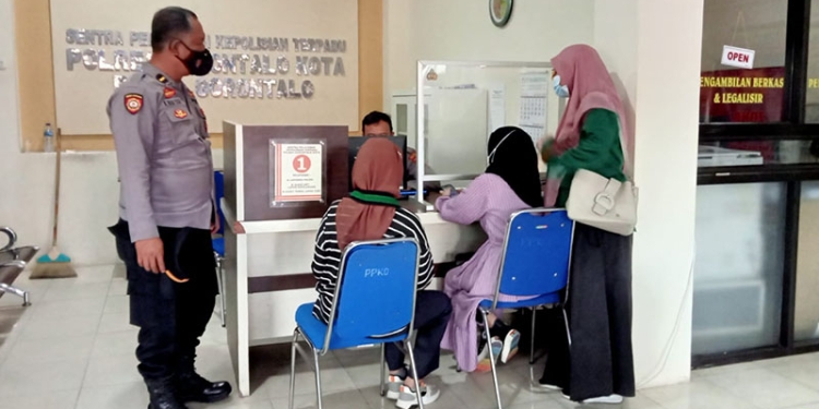 Pelaporan dugaan pelecehan seksual oleh oknum dosen di IAIN Sultan Amai Gorontalo terhadap mahasiswi di Polres Gorontalo Kota, Kamis (6/1/2022). (gopos)