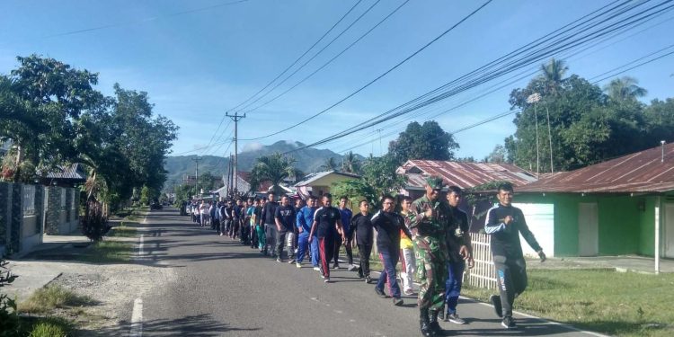 Sebanyak 86 PTT di Dinas Lingkungan Hidup, Pertanahan, dan Perhubungan (DLHPP) Kabupaten Bone Bolango saat mengikuti seleksi kesamaptaan. (Foto istimewa)