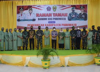 Forkompinda Pohuwato saat Sesi Foto Bersama Dalam Kegiatan Ramah Tamah Dandim 1313/Pohuwato. Sabtu 29/01/2022 (Yusuf/Gopos)