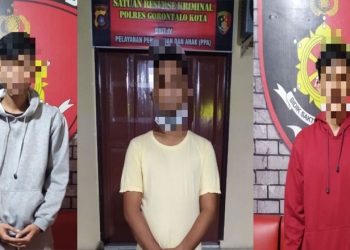 Tiga tersangka baru penikaman di Kelurahan Padebuolo, Kecamatan Kota Timur, Kota Gorontalo yang menewaskan Ilham Kamaru. (Polres Gorontalo Kota)