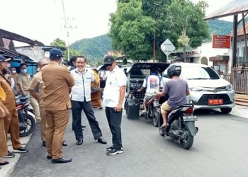 Anggota Komisi C, DPRD Kota Gorontalo, bersama Dinas Pekerjaan Umum dan Perumahan Rakyat Kota Gorontalo, meninjau proyek pembangunan jalan gunung boliyohuto, Kelurahan Biawu, Kecamatan Kota Selatan, Kota Gorontalo, Senin (3/1/2021). Foto : Sari/gopos