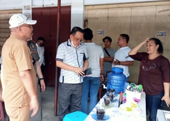 Komisi C DPRD Kota Gorontalo kunjungi beberapa pedagang di pasar Biawu Kecamatan Kota Selatan, Kota Gorontalo. Senin (3/1/2021). Foto : Sari/gopos