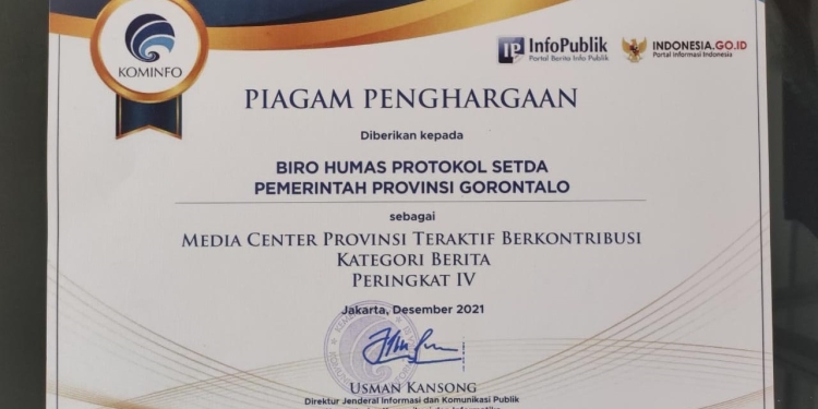 Piagam Penghargaan dari Kemkominfo kepada Media Center Provinsi Gorontalo sebagai Media Cnter Provinsi Teraktif, (istimewa)
