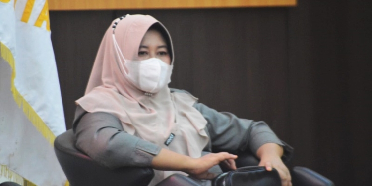Ketua Komisi B Dekot Gorontalo sekaligus Anggota fraksi PPP (Partai Persatuan Pembangunan), Leni Ontalu saat menghadiri pembukaan Musyawarah Cabang (Muscab) Ke-VI Kwartir Cabang (Kwarcab) Gerakan Pramuka Kota Gorontalo di Aula Rumah Dinas Kota Gorontalo, Senin (3/1/2022). (Foto: Putra/Gopos)