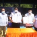 Ketua DPRD Kabupaten Bone Bolango, Halid Tangahu (Kedua dari kiri) saat menghadiri kegiatan launching alat uji statis kendaraan bermotor pertama di Provinsi Gorontalo di Bone Bolango bersama Bupati Bone Bolango, Hamim Pou. (Ketiga dari kanan) sekaligus melakukan penandatanganan perjanjian kerjasama dengan BPTD Wilayah XXI Provinsi Gorontalo di halaman DLHPP Bone Bolango, Rabu (12/1/2022). (Foto: Istimewa)