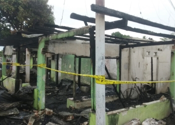 Kebakaran terjadi di Desa Luwoo, Kecamatan Telaga Jaya menyebabkan sebuah rumah hangus terbakar, Sabtu (15/1/2022). (putra/gopos0
