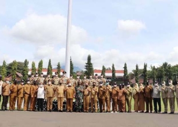 Pemprov Gorontalo dan Birokrat IPDN yang berfoto bersama. (Foto dok. Kominfo)