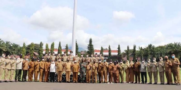 Pemprov Gorontalo dan Birokrat IPDN yang berfoto bersama. (Foto dok. Kominfo)