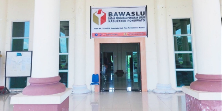 Kantor Bawaslu Pohuwato. Rabu 12/01/2022 (Yusuf/Gopos)