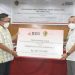 Wali Kota Gorontalo, Marten Taha (kedua dari Kiri), saat menerima dana TJS CSR dari BSG. (Foto: Humas Pemkot Gorontalo)