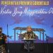 Momentum perayaan Natal Oikumene Tahun 2021 yang dihadiri Gubernur Rusli bersama istri Idah Syahidah, Wakil gubernur Idris Rahim, Pangdam XIII/Merdeka Mayjen TNI Alfret Denny Tuejeh bersama istri, serta Forkopimda Gorontalo, dan seluruh umat kristian se Gorontalo, Rabu (12/1/2022) yang dilaksanakan di Ballroom gedung Sumber Ria. Pelaksaan Natal oikumene ini tetap menerapkan Prokes cukup ketat.  (Foto: Salman)