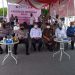 Kapolda Gorontalo, Irjen Pol Akhmad Wiyagus didamping Kapolres Bone Bolango, AKBP Emile Reisitei Hartanto, Bupati Bone Bolango Hamim Pou, Wakil Bupati Merlan S. Uloli saat mengikuti video conference bersama Kapolri dan Menteri Kesehatan terkait monitoring pelaksanaan vaksinasi di Indonesia. (Foto Indra/Gopos)