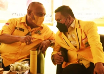 Ketua Partai Golkar Provinsi Gorontalo, Rusli Habibie (Kiri) dan Ketua Golkar Kota Gorontalo, Marten Taha (Kanan), (Foto: Istimewa)