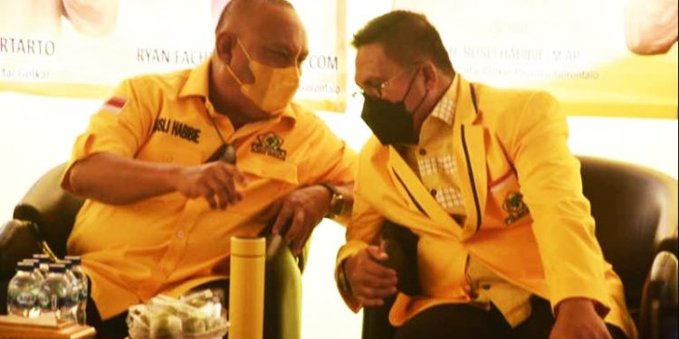 Ketua Partai Golkar Provinsi Gorontalo, Rusli Habibie (Kiri) dan Ketua Golkar Kota Gorontalo, Marten Taha (Kanan), (Foto: Istimewa)
