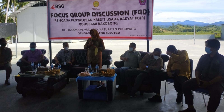 Wakil Bupati Pohuwato, Suharsi Igirisa memberikan sambutan kerja sama Bank Sulutgo, Kamis (20/01/2022). (Yusuf/Gopos)