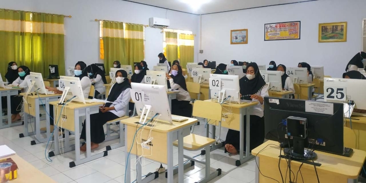 Peserta Calon PPPK di Saat Mengikuti Ujian. (Yusuf/Gopos)