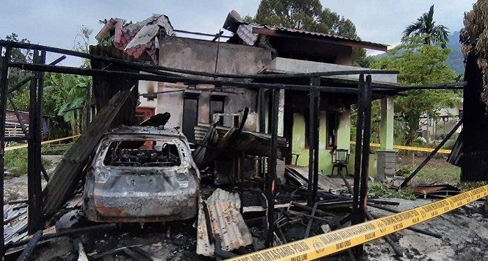 Rumah wartawan di Aceh Tenggara dibakar. [Antara]