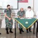 Kepala Badan Kesbangpol Moh. Ali Imran Bali bersama Danrem 133/NW Brigjen TNI Amrin Ibrahim menandatangani naskah perjanjian hibah daerah bertempat di Makorem 133/NW, Rabu (12/1/2022). NPHD berbentuk uang sebesar Rp8 miliar yang diantaranya untuk pembebasan lahan dan pembangunan secaba. (Foto: istimewa).
