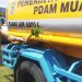 Wali Kota Gorontalo, Marten Taha,saat meresmikan salah satu dari dua unit unit mobil tanki air berkapasitas sebanyak 5000 liter.. (Foto: Putra/Gopos)