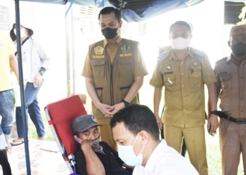 Wakil Wali Kota Gorontalo, Ryan Kono saat menghadiri kegiatan  donor darah dan vaksinasi secara massal dalam rangka memperingati hari Patriotik Provinsi Gorontalo ke - 80 di Kecamatan Kota Selatan, Kota Gorontalo, Senin (24/1/2022). (Foto: Istimewa)