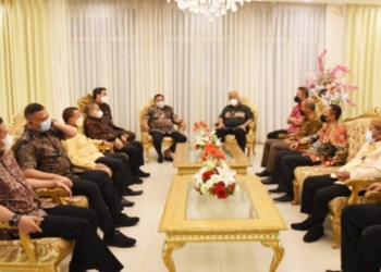 Suasana pertemuan antara Gubernur Rusli dan Wagub Idris Rahim didampingi Forkopimda Gorontalo bersama Gubernur dan Wakil Gubernur Sulawesi Utara dan Forkopimda Sulawesi Utara, di gedung Bumi Beringin Manado, Selasa (4/1/2022).  (Foto – Salman)