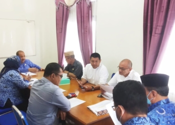 Rapat antara Badan Pembentukan Peraturan Daerah (Bapemperda) DPRD Kabupaten Bone Bolango bersama Badan Keuangan Kabupaten Bone Bolango, di Kantor DPRD Kabupaten Bone Bolango, Senin (17/1/2022). (Putra/Gopos)