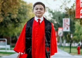 Lulusan termuda Universitas, Jack Rico. [Mirror/Ru Andrade/Facebook]