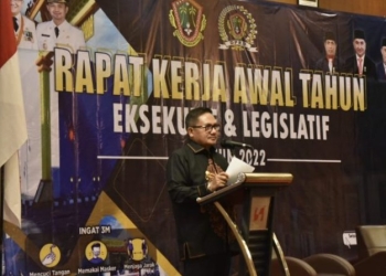 Walikota Marten Taha saat membuka secara resmi Rapat Kerja Awal Tahun Eksekutif dan Legislatif tahun 2022 dan Diseminasi E-Pokir dalam SIPD di Swiss Bell Hotel Manado, Kamis (10/2/2022). Foto (Diskominfo Kota Gorontalo.