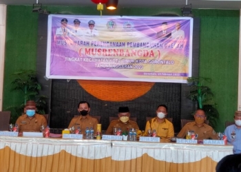 Wali Kota Gorontalo, Marten Taha saat menghadiri musrembangda Kecamatan Kota Timur di Grande Bisto. Foto (Ari/Gopos