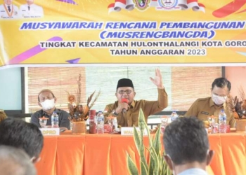 Wali Kota Gorontalo, Marten Taha saat memberikan sambutan pada Musrembangda Kecamatan Hulonthalangi. Foto, Istimewa.
