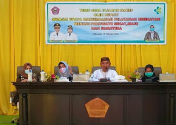 Bupati Pohuwato Saipul Mbuinga Bersama Wakil Bupati Suharsi Igirisa memberikan pembinaan terhadap seluruh Tenaga Kesehatan di Kabupaten Pohuwato, di Gedung Panua Kantor Bupati Pohuwato, Jum'at 18/02/2022 (Yusuf/Gopos)