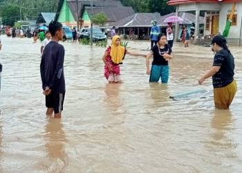 Banjir yang melanda Desa Mohungo disebabkan luapan air Sungai Tilamuta, Boalemo, Jumat (18/2/2022). (istimewa)