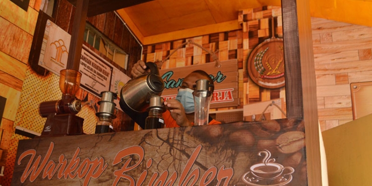 Soft openning Warung Kopi. Warga binaan Lembaga Pemasyarakatan Kelas II Gorontalo, Jumat (11/2/2022). Foto : Humas Lapas.
