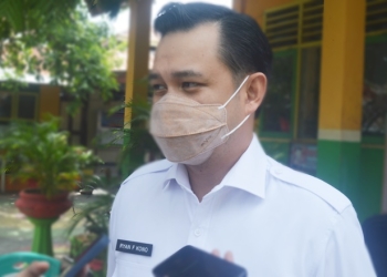 Wakil Wali Kota Gorontalo, Ryan Kono saat diwawancarai awak media usai kegiatan vaksinasi. (Foto: Putra/Gopos)