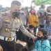 Kepala Korps Lalu Lintas (Kakorlantas) Polri, Irjen Pol Firman Shantyabudi saat meninjau secara langsung pelaksanaan vaksinasi massal di Provinsi Gorontalo di Lapangan Taruna, Kota Gorontalo, Jumat (25/2/2022). (Foto: Putra/Gopos)