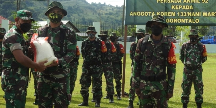Persada Akmil 92 Bagikan 3.710 Kg Beras ke Prajurit Kodim 1314 Gorut