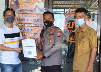 Jemmy Mamangkey, Aleg DPRD Kota Gorontalo setelah mengikuti vaksinasi tahap tiga atau booster Covid-19 di Manna Cafe, Kecamatan Kota Timur, Kota Gorontalo, Senin (14/2/2022). Foto : istimewa