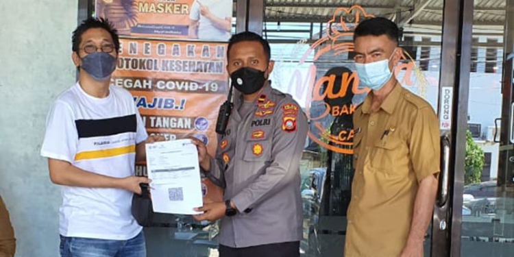 Jemmy Mamangkey, Aleg DPRD Kota Gorontalo setelah mengikuti vaksinasi tahap tiga atau booster Covid-19 di Manna Cafe, Kecamatan Kota Timur, Kota Gorontalo, Senin (14/2/2022). Foto : istimewa