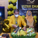 Wagub Gorontalo H. Idris Rahim (kedua kiri) memotong tumpeng pada perayaan reuni tahun emas atau 50 tahun kelulusan alumni SMAN 1 Gorontalo angkatan 1972 di aula rumah jabatan Wagub Gorontalo, Selasa (22/2/2022). (Foto: Haris)