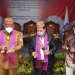 Gubernur Gorontalo Rusli Habibie (kiri) bersama Kepala Perpusnas RI Muhammad Syarif Bando dan anggota Komisi X DPR RI Elnino Husain Mohi memukul Polopalo pada peresmian gedung Layanan Perpustakaan Umum (LPU) Dinas Kearsipan dan Perpustakaan Provinsi Gorontalo, Senin (21/02/2022). (Foto: Salman)