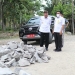 Bupati Pohuwato, Saipul Mbuinga meninjau pembangunan jalan Desa Motolohu Selatan, Desa Huyula, dan Desa Siduwonge, Kecamatan Randangan, Rabu (2/2/2022) (Istimewa)