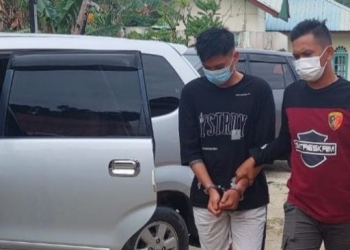 HAR dibawa personel Polsek Bintan Utara usai menerima laporan dari istri pertama (suara.com)