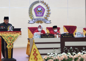 Wagub Gorontalo H. Idris Rahim saat memberikan sambutan pada Rapat Paripurna DPRD Pohuwato dalam rangka HUT ke-19 Kabupaten Pohuwato, Jumat (25/2/2022). (Foto: Haris)