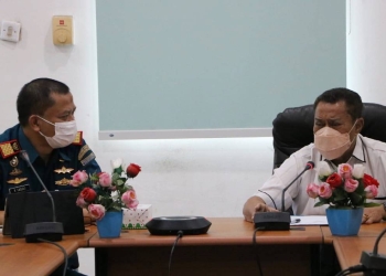 Ketua DPRD Provinsi Gorontalo, Paris RA Jusuf bersama Kepala Kantor Kesyahbandaran dan Otoritas Pelabuhan (KSOP) Kelas III Manado Capt. Mozes Imanuel, Rabu (2/2/2022) (istimewa)