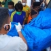 Efakuasi mayat korban gantung diri yang ditemukan di sebuah rumah kontrakan di Desa Palopo, Kecamatan Marisa, Pohuwato, Sabtu (5/2/2022) (yusuf/gopos)