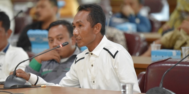 Ismail Hadjarati, Kepala Desa Apitalawu, Kecamatan Paguyaman Pantai, Kabupaten Boalemo yang terpilih sebagai Ketua Asosiasi Desa Pesisir Teluk Tomini dan Malut (dok. UNG)