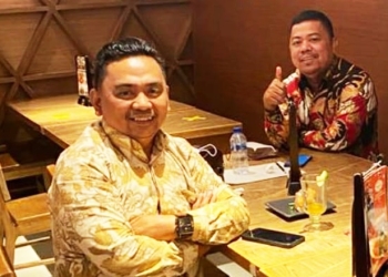 Dua Wakil Pimpinan DPRD Kabupaten Bone Bolango yakni Wakil Ketua DPRD Azan Piola (kanan) dan Wakil Ketua DPRD Zainuddin Pedro Bau (kiri) memberikan dukungan terhadap perhelatan Munas KAHMI untuk dilaksanakan di Sulawesi Utara. (Foto: Istimewa)